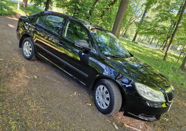 Skoda Octavia cena 12999 przebieg: 385000, rok produkcji 2010 z Sosnowiec małe 277